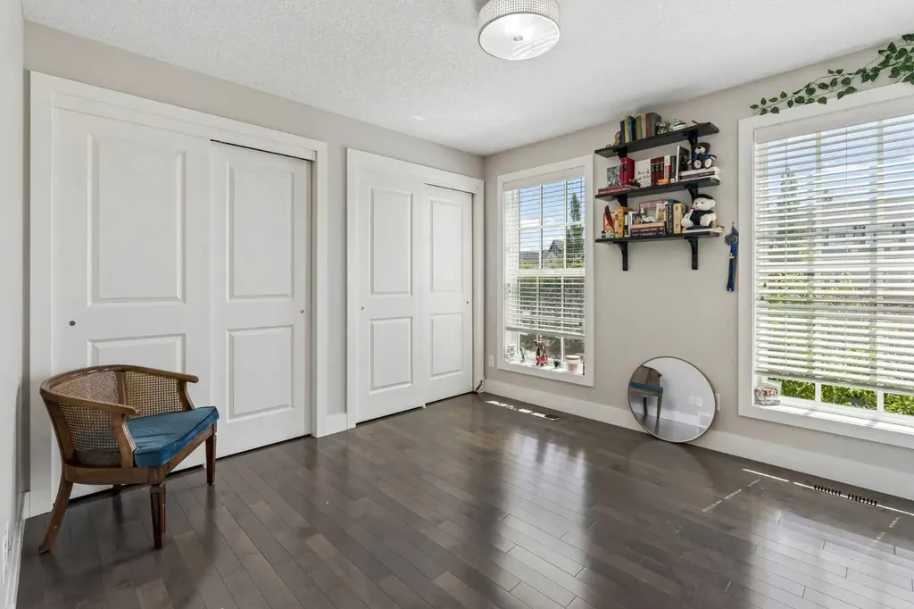 38 Victoria Cross Boulevard SW Calgary AB T3E7V2