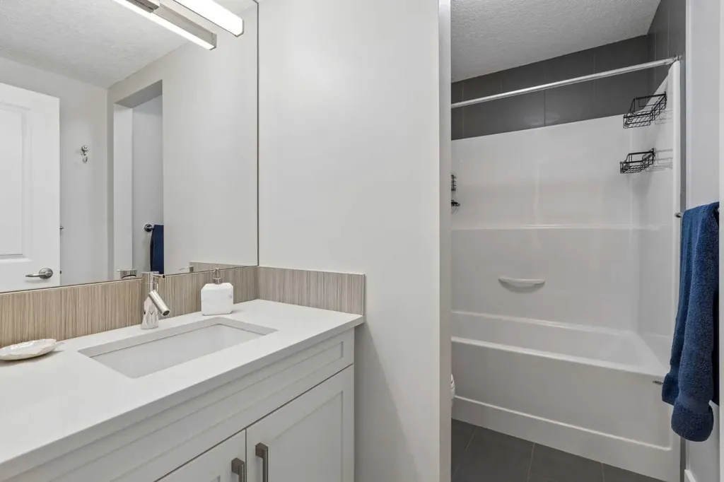 38 Victoria Cross Boulevard SW Calgary AB T3E7V2