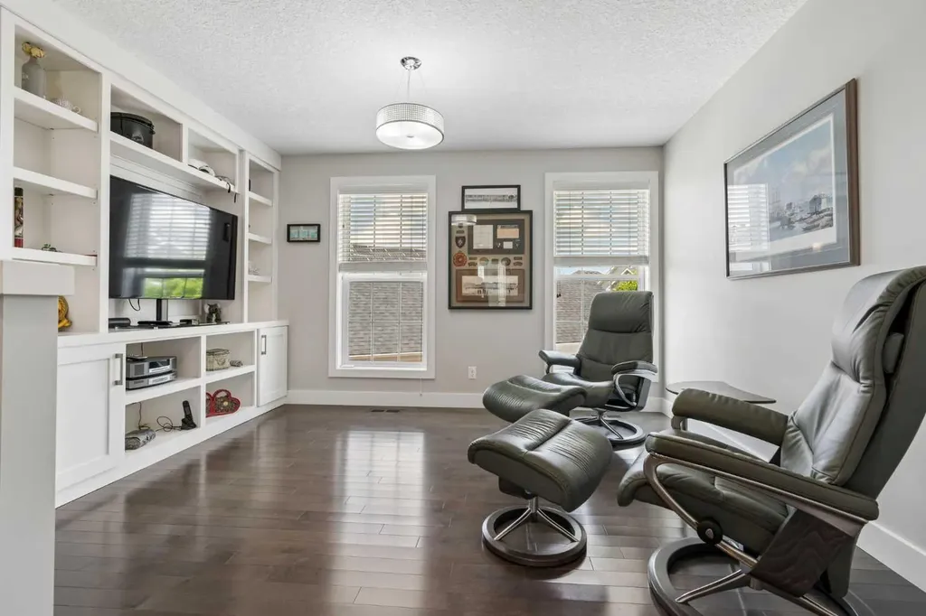 38 Victoria Cross Boulevard SW Calgary AB T3E7V2