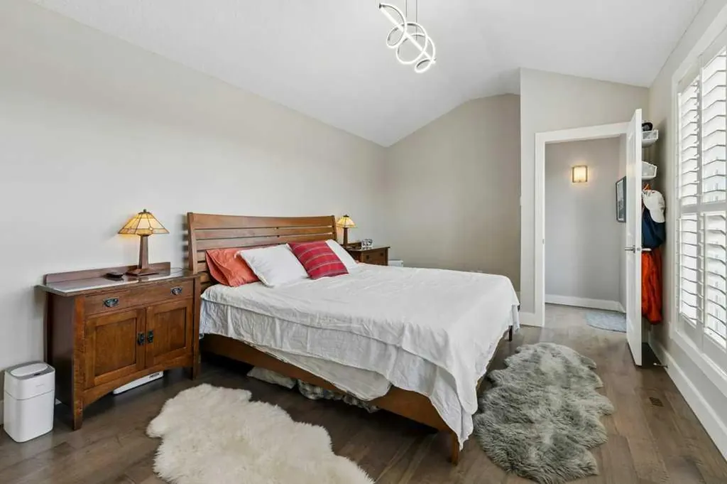 38 Victoria Cross Boulevard SW Calgary AB T3E7V2