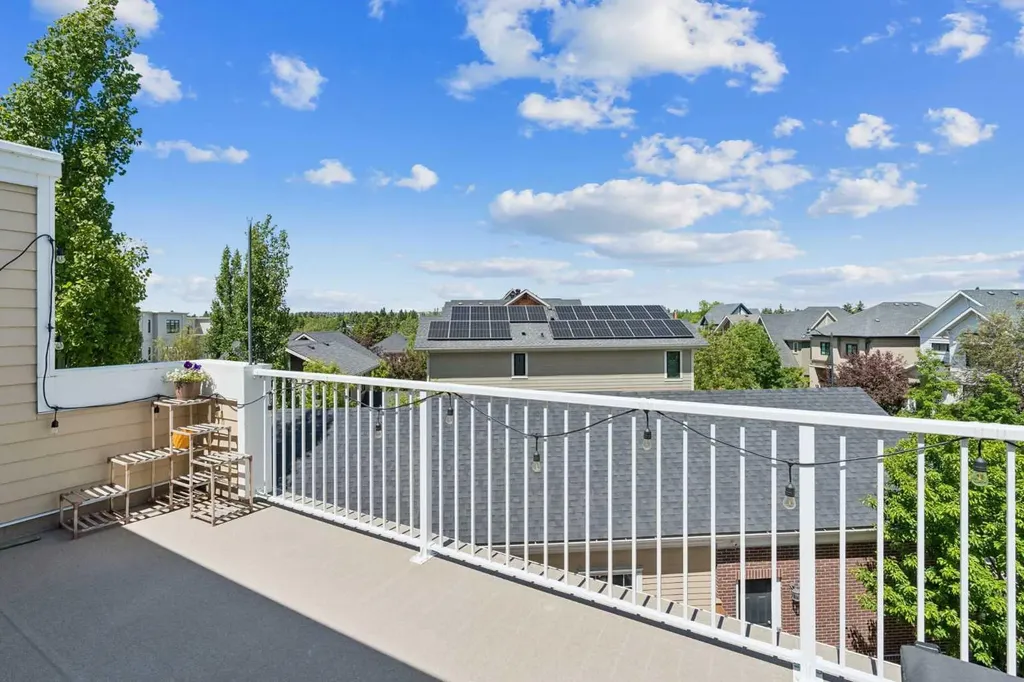 38 Victoria Cross Boulevard SW Calgary AB T3E7V2