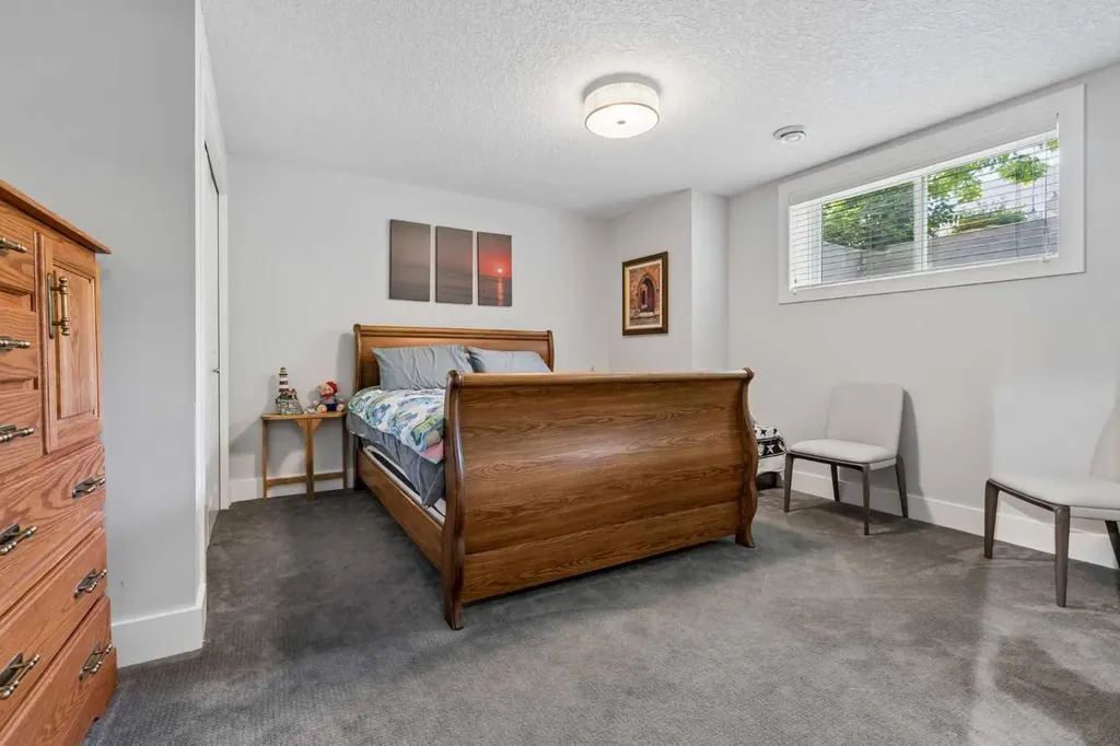 38 Victoria Cross Boulevard SW Calgary AB T3E7V2