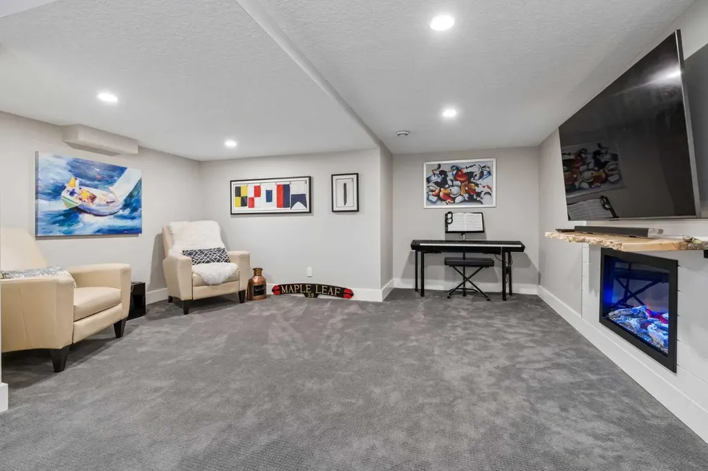 38 Victoria Cross Boulevard SW Calgary AB T3E7V2