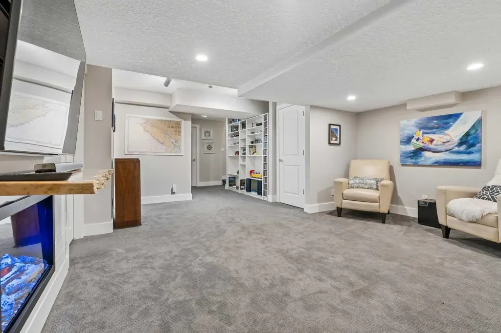 38 Victoria Cross Boulevard SW Calgary AB T3E7V2