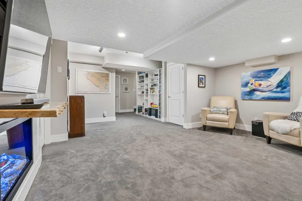 38 Victoria Cross Boulevard SW Calgary AB T3E7V2