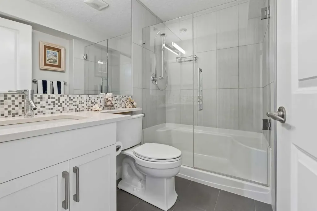 38 Victoria Cross Boulevard SW Calgary AB T3E7V2