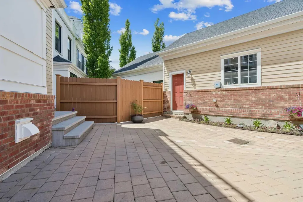 38 Victoria Cross Boulevard SW Calgary AB T3E7V2
