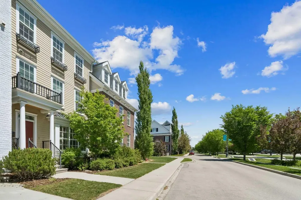 38 Victoria Cross Boulevard SW Calgary AB T3E7V2