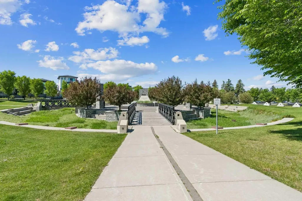 38 Victoria Cross Boulevard SW Calgary AB T3E7V2