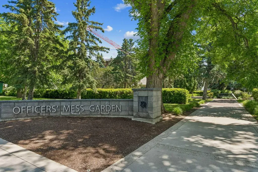38 Victoria Cross Boulevard SW Calgary AB T3E7V2