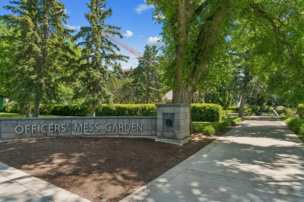 38 Victoria Cross Boulevard SW Calgary AB T3E7V2