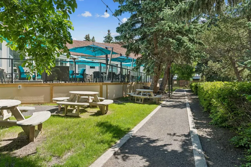 38 Victoria Cross Boulevard SW Calgary AB T3E7V2