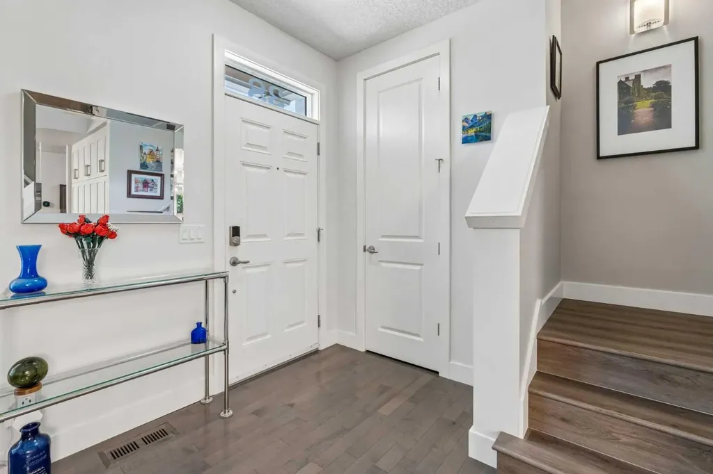 38 Victoria Cross Boulevard SW Calgary AB T3E7V2