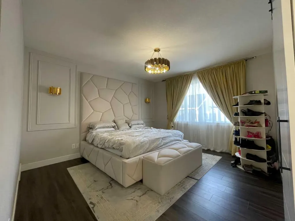 220 Carringham Road NW Calgary AB T3P 1V4