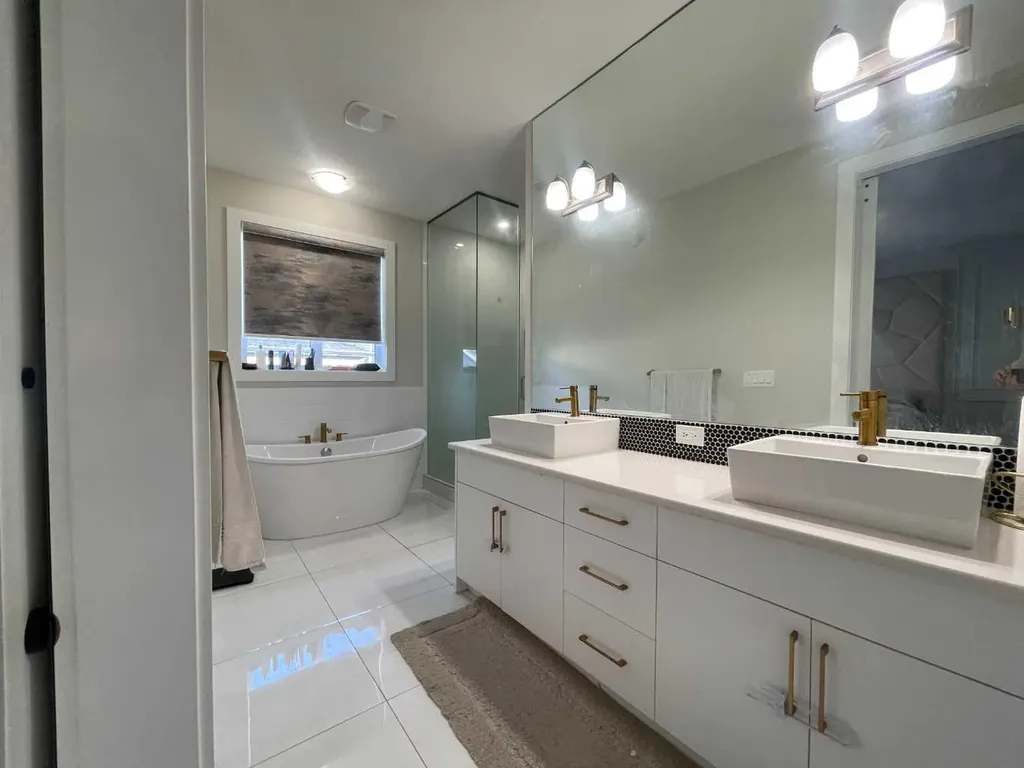 220 Carringham Road NW Calgary AB T3P 1V4