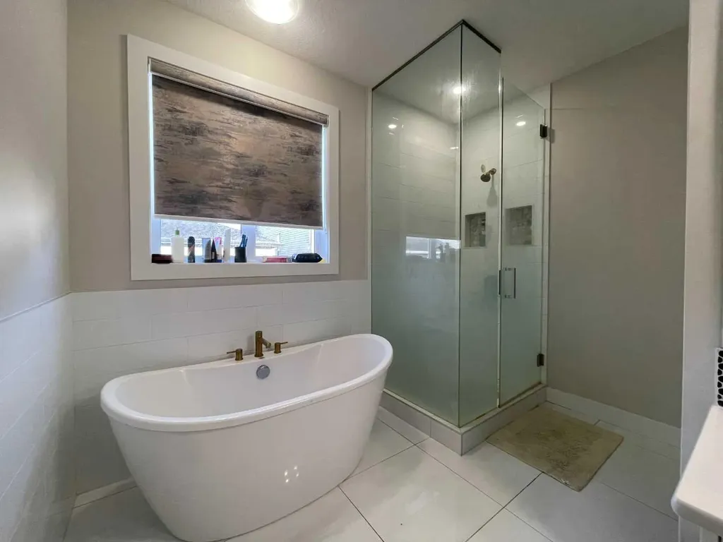220 Carringham Road NW Calgary AB T3P 1V4