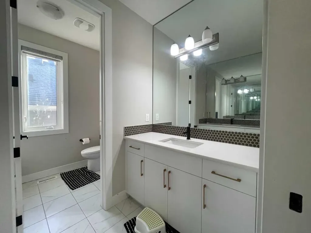 220 Carringham Road NW Calgary AB T3P 1V4