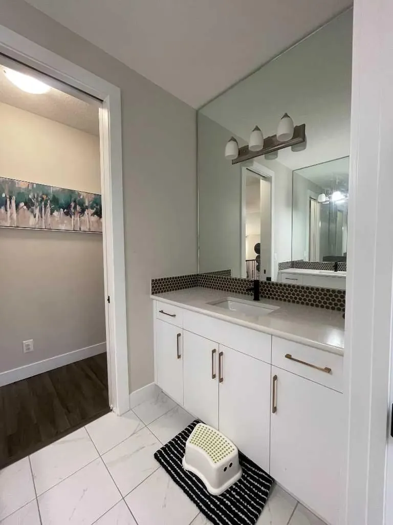 220 Carringham Road NW Calgary AB T3P 1V4