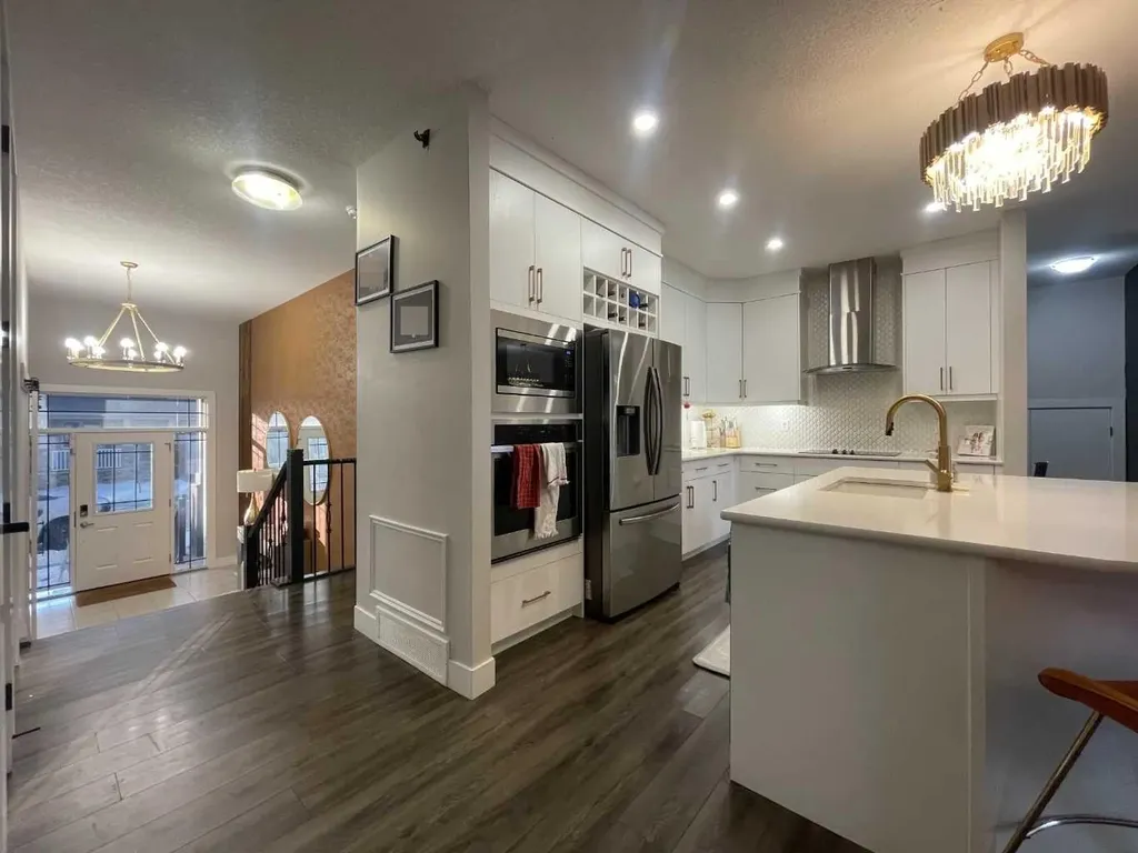 220 Carringham Road NW Calgary AB T3P 1V4