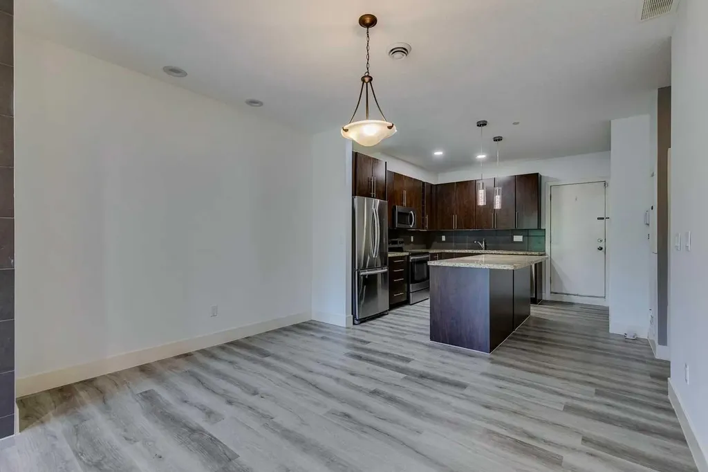 2101 17 Street SW Calgary AB T2P 4M5