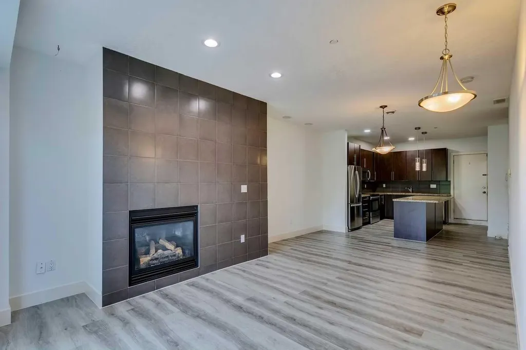 2101 17 Street SW Calgary AB T2P 4M5