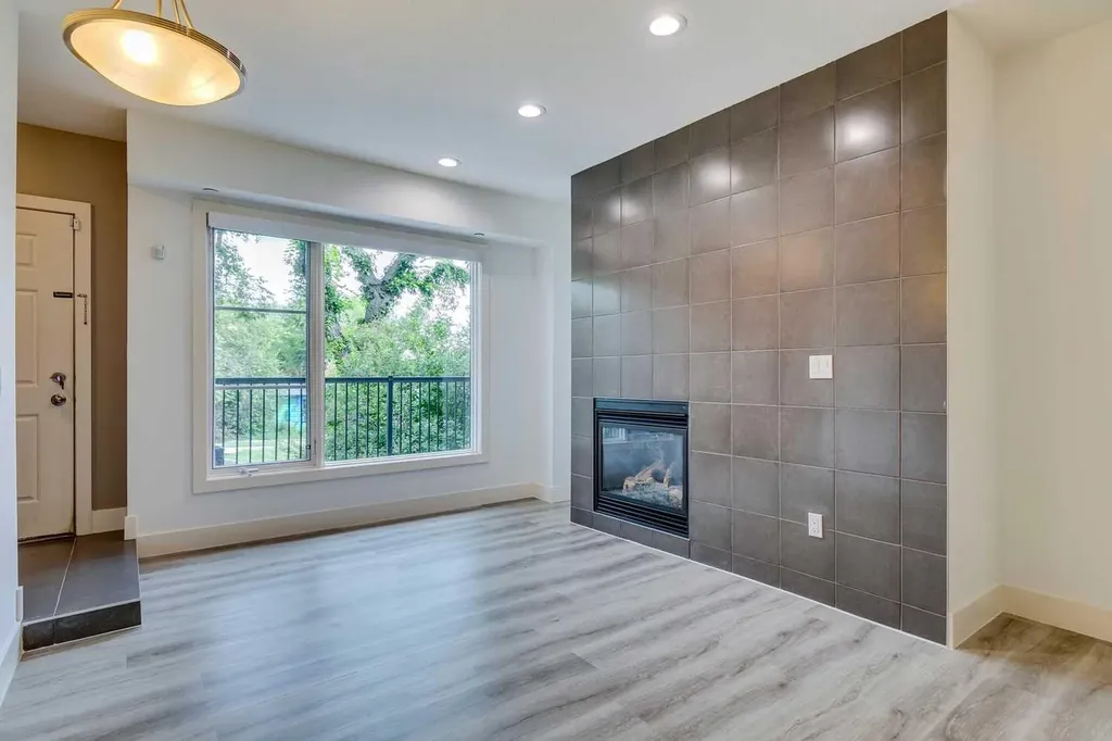 2101 17 Street SW Calgary AB T2P 4M5