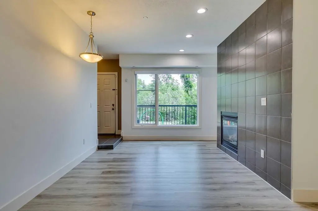 2101 17 Street SW Calgary AB T2P 4M5
