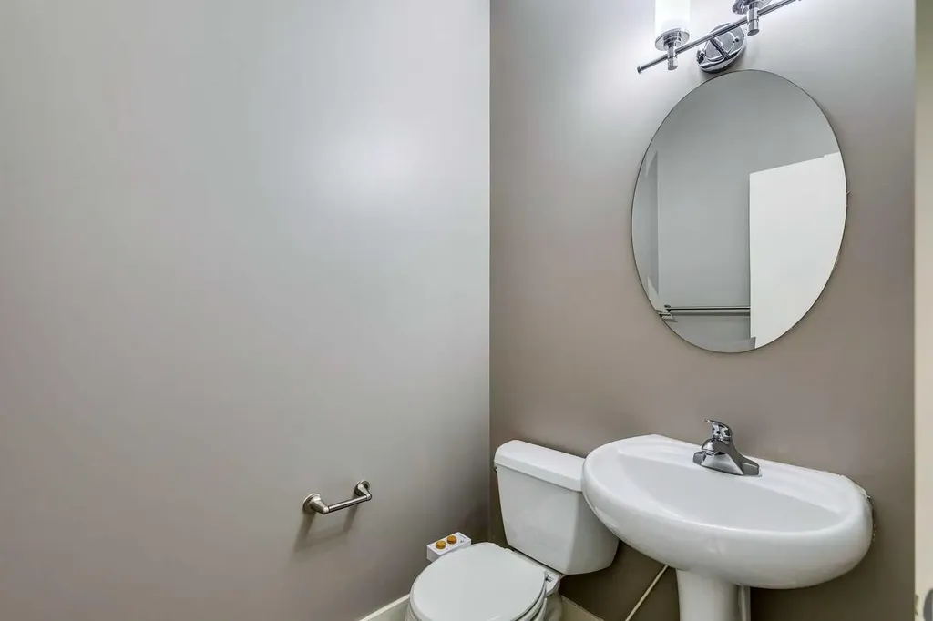 2101 17 Street SW Calgary AB T2P 4M5