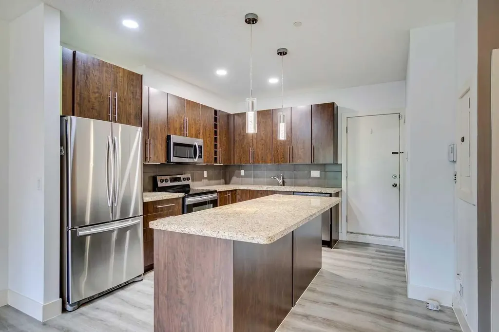 2101 17 Street SW Calgary AB T2P 4M5