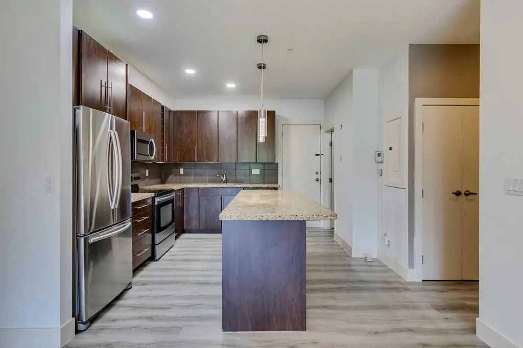 2101 17 Street SW Calgary AB T2P 4M5