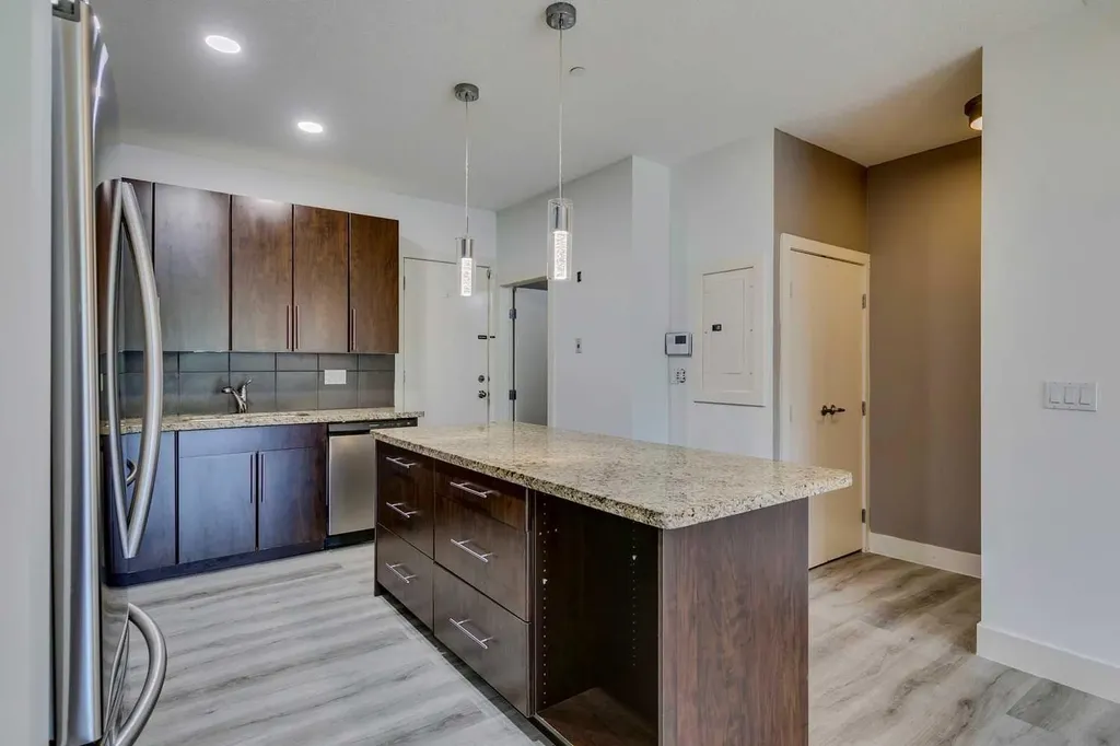 2101 17 Street SW Calgary AB T2P 4M5
