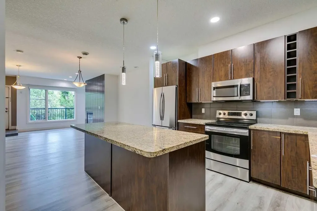 2101 17 Street SW Calgary AB T2P 4M5