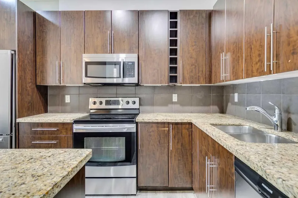 2101 17 Street SW Calgary AB T2P 4M5