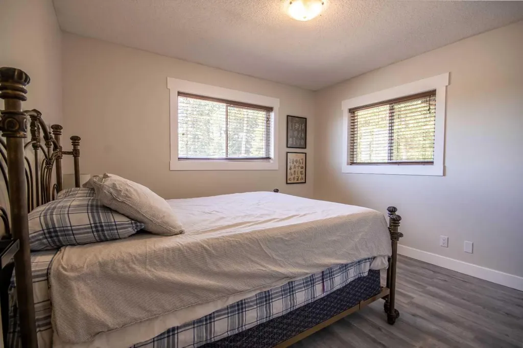5113 Highway 27 Highway Rural Mountain View County AB T0M 1X0