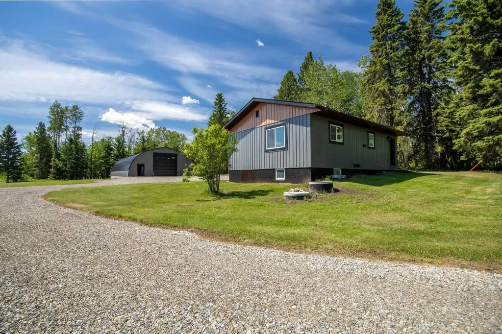 5113 Highway 27 Highway Rural Mountain View County AB T0M 1X0