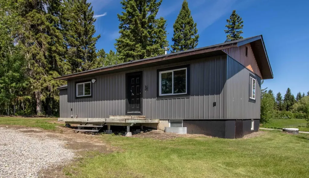5113 Highway 27 Highway Rural Mountain View County AB T0M 1X0
