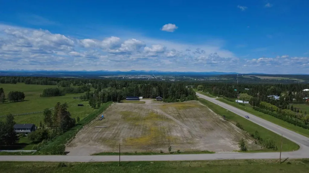 5113 Highway 27 Highway Rural Mountain View County AB T0M 1X0