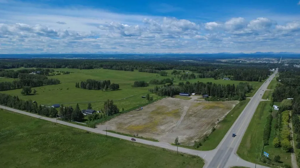 5113 Highway 27 Highway Rural Mountain View County AB T0M 1X0