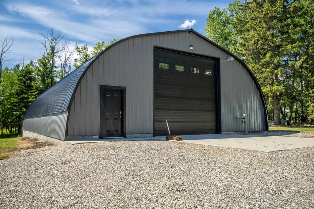 5113 Highway 27 Highway Rural Mountain View County AB T0M 1X0