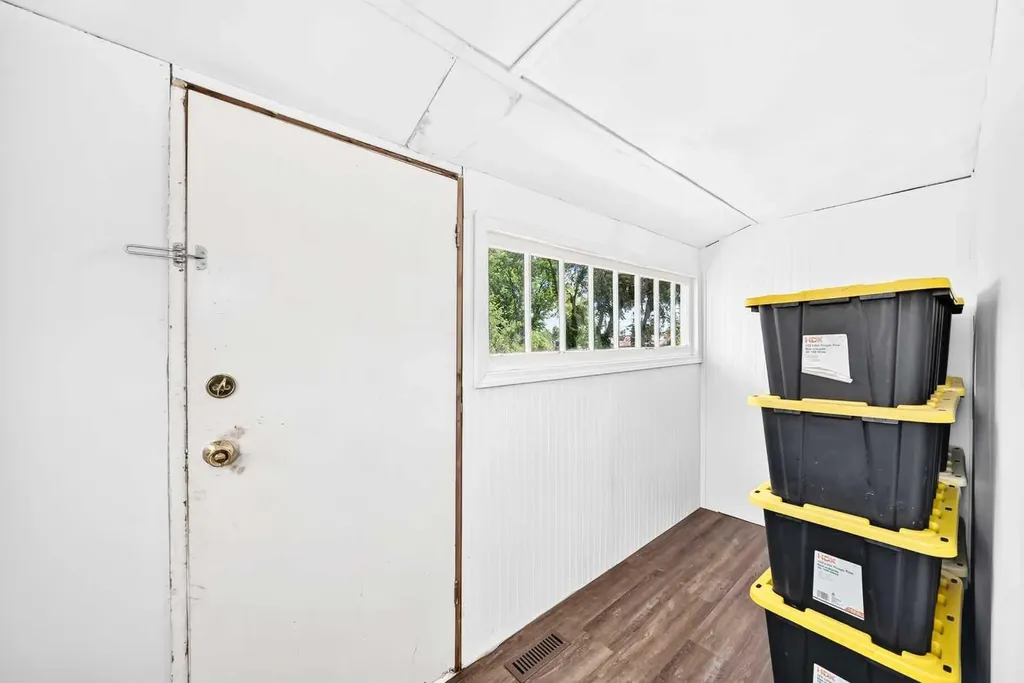 212 5 Avenue Strathmore AB T1P 1B7