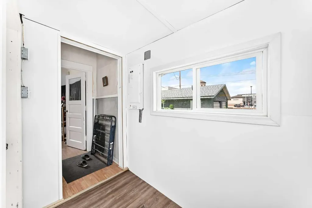 212 5 Avenue Strathmore AB T1P 1B7