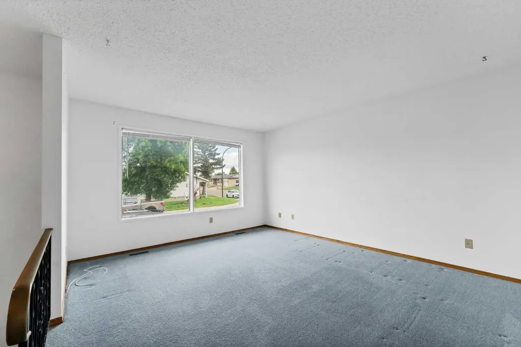 13 Rossland Place SE Medicine Hat AB T1B 1Z8