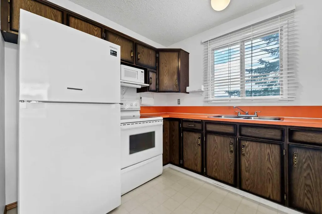 13 Rossland Place SE Medicine Hat AB T1B 1Z8