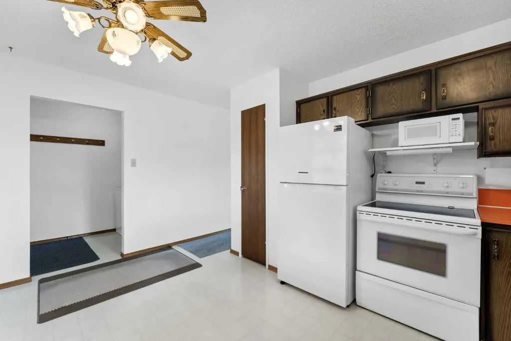 13 Rossland Place SE Medicine Hat AB T1B 1Z8