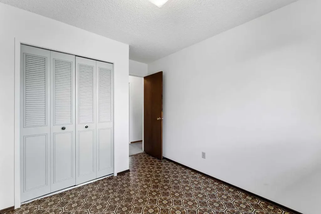 13 Rossland Place SE Medicine Hat AB T1B 1Z8