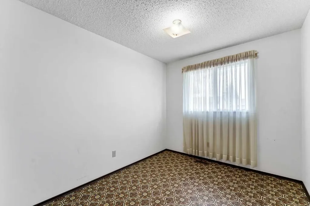 13 Rossland Place SE Medicine Hat AB T1B 1Z8