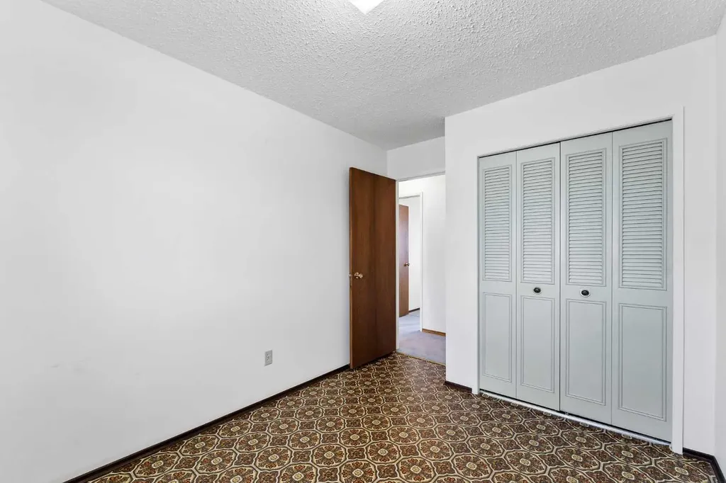 13 Rossland Place SE Medicine Hat AB T1B 1Z8