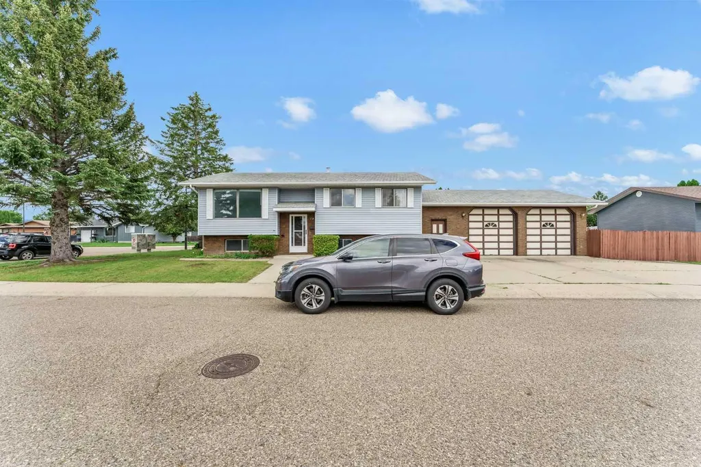 13 Rossland Place SE Medicine Hat AB T1B 1Z8