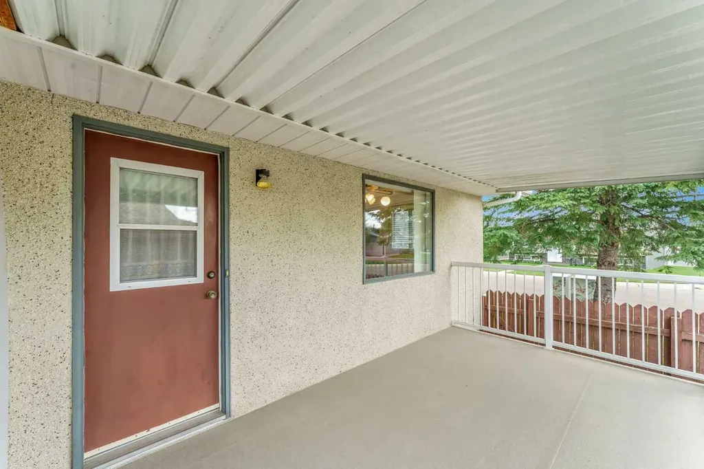 13 Rossland Place SE Medicine Hat AB T1B 1Z8
