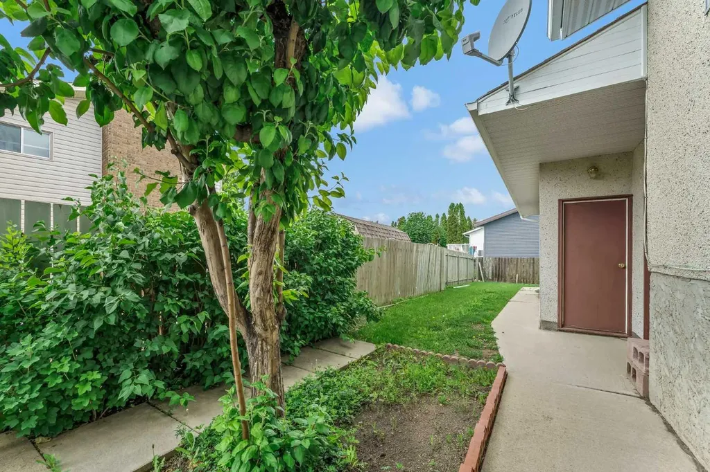 13 Rossland Place SE Medicine Hat AB T1B 1Z8